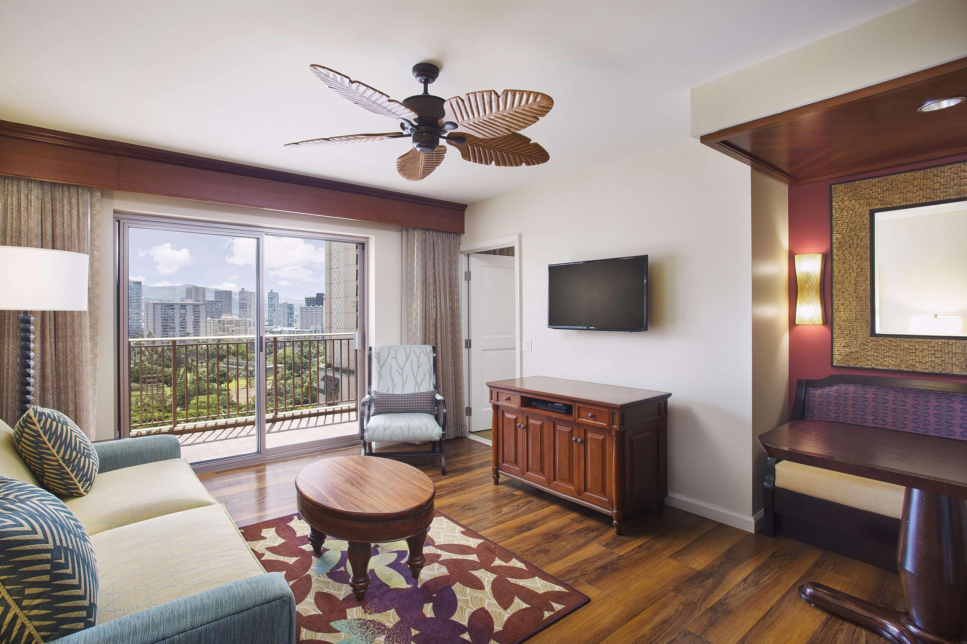 Hilton Grand Vacations Club Grand Waikikian Honolulu Hotel Exterior photo